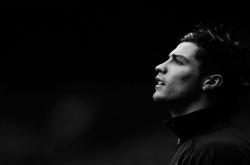 比赛规则变更首场状态出色，塞尔维亚队观众沸腾！凯恩重返赛场赢得满堂喝彩